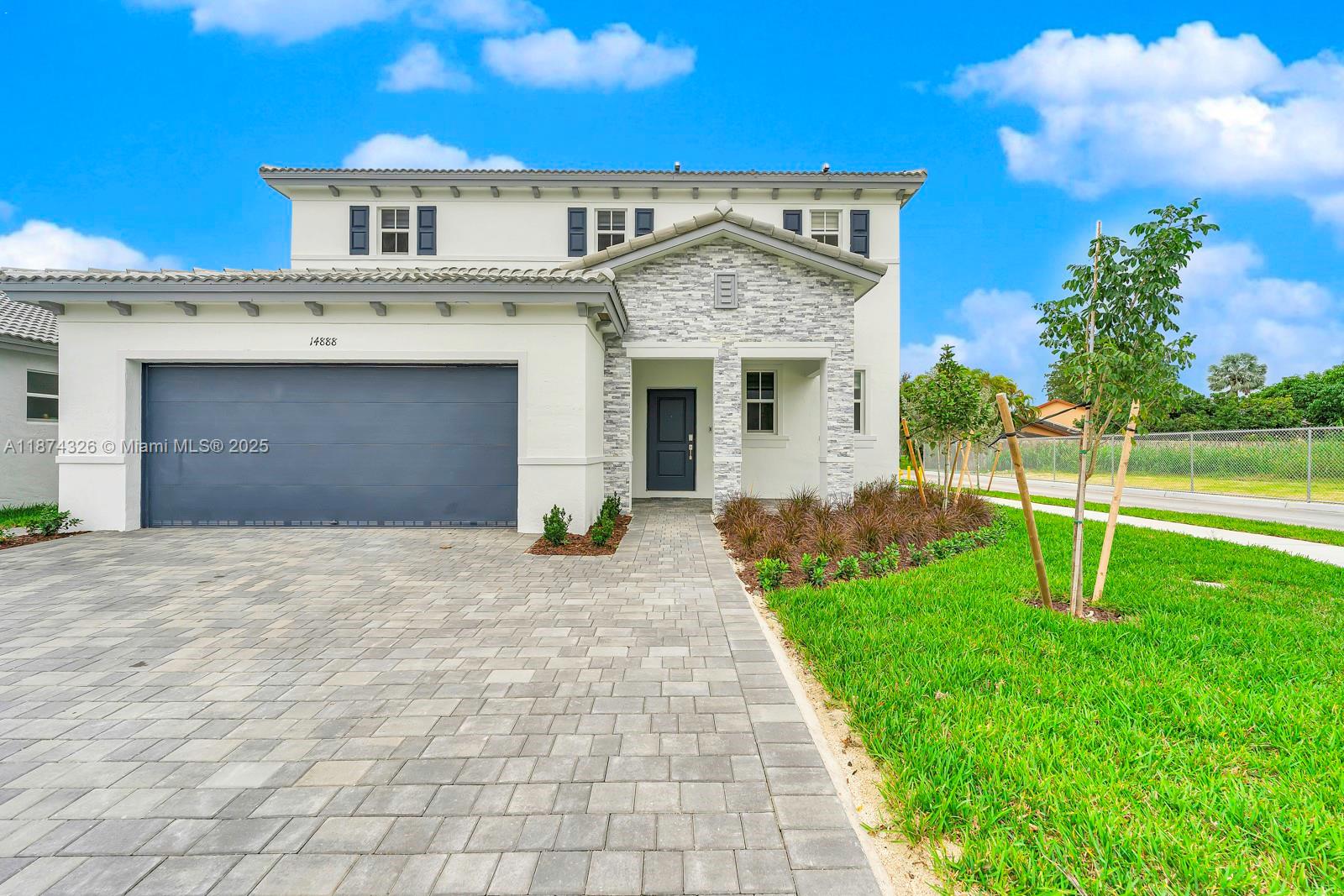 KINGS GROVE - Residential