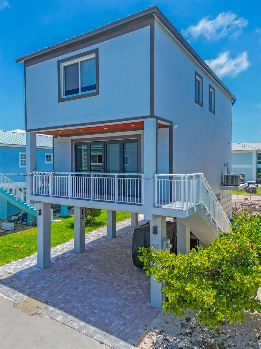 Rental Property at 94825 Overseas Hwy 165, Key Largo, Monroe County, Florida - Bedrooms: 3 
Bathrooms: 2  - $4,500 MO.