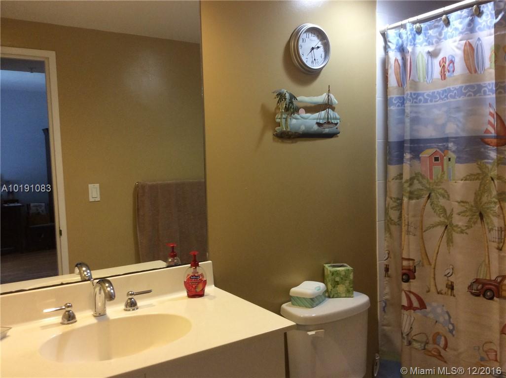 Residences On Hollywood B - Residential Lease