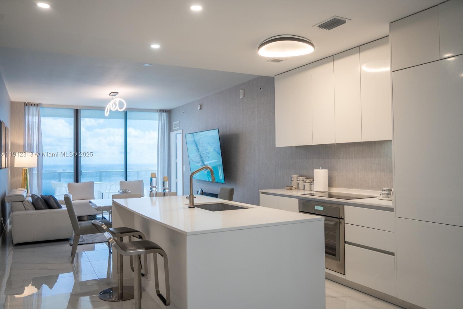 ARIA RESERVE - Residential Lease