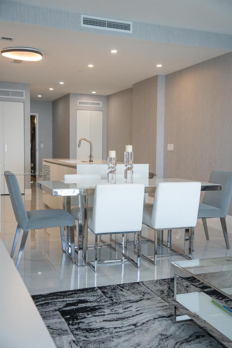 ARIA RESERVE - Residential Lease