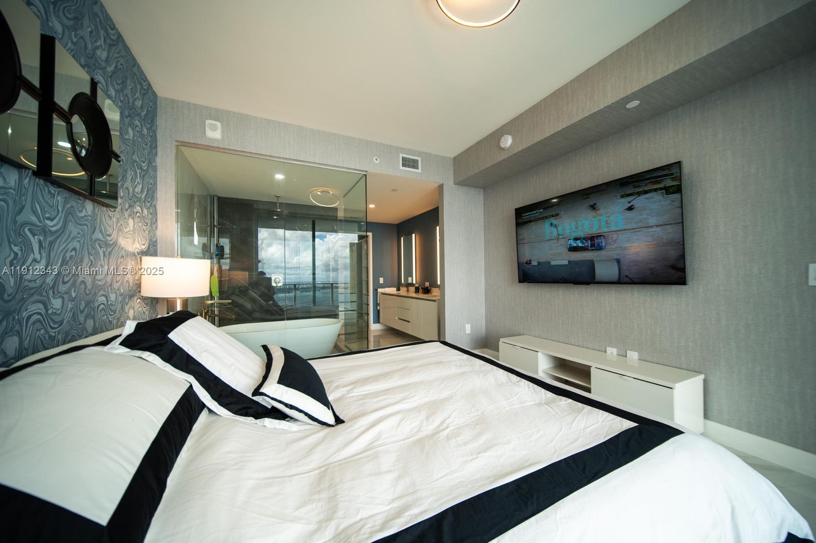 ARIA RESERVE - Residential Lease