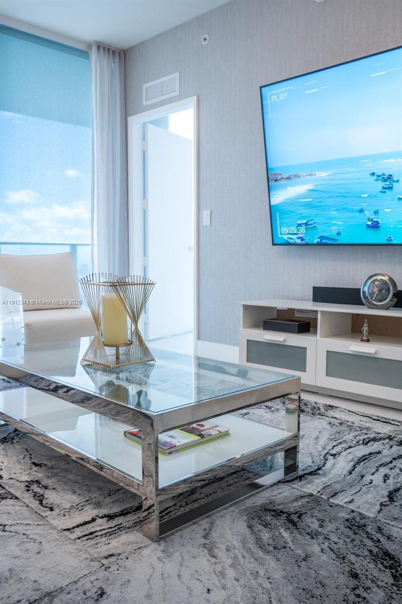 ARIA RESERVE - Residential Lease