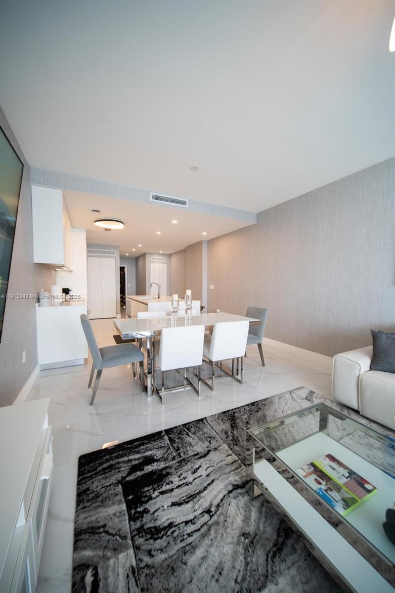 ARIA RESERVE - Residential Lease