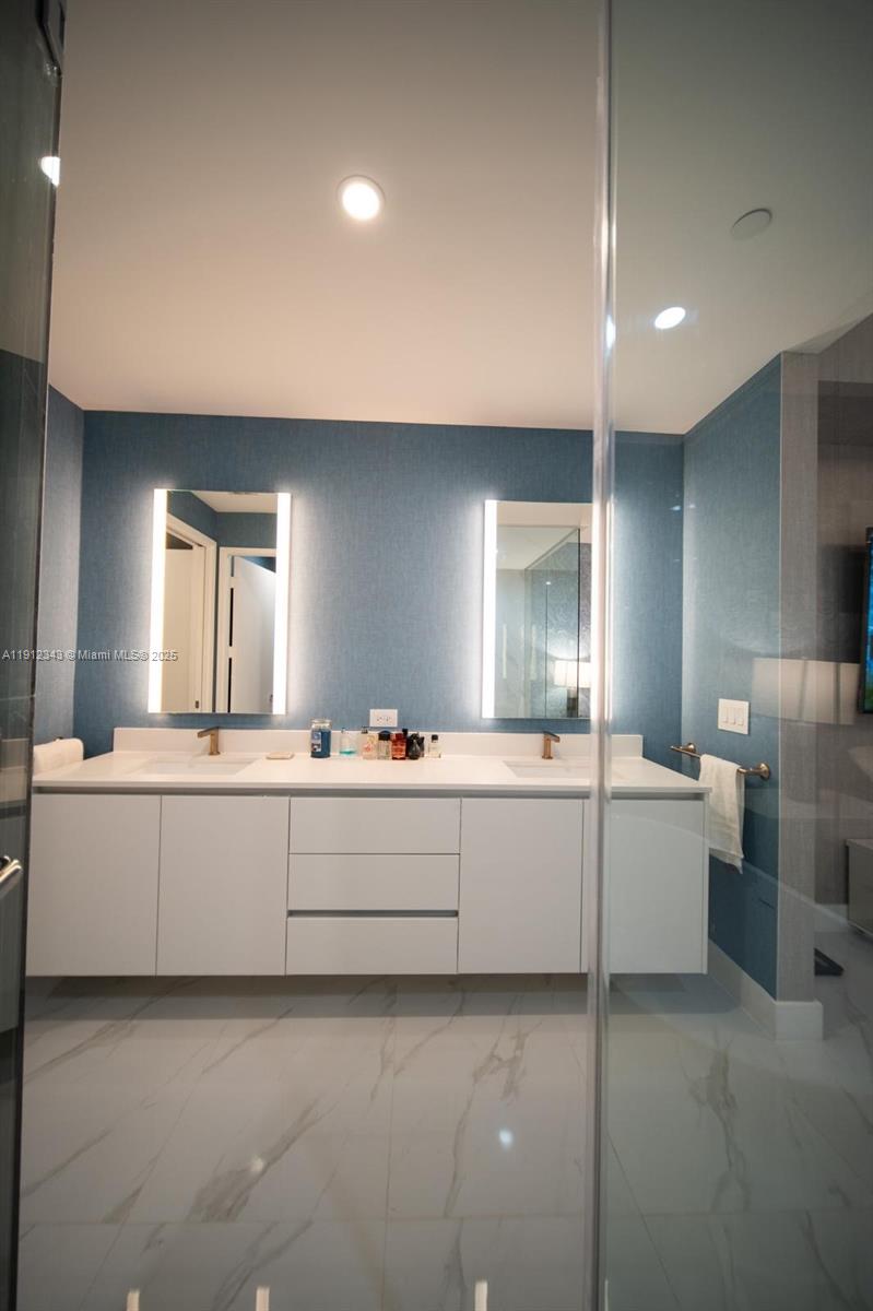 ARIA RESERVE - Residential Lease