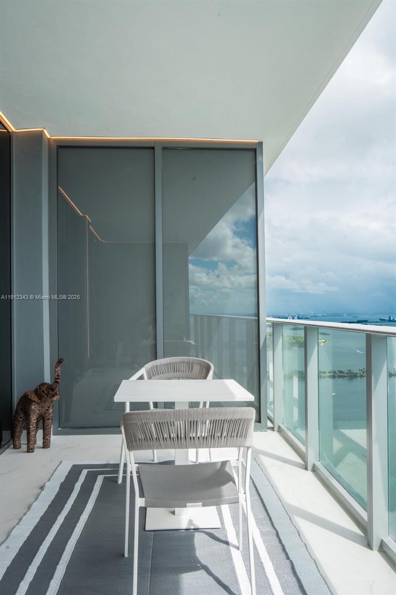 ARIA RESERVE - Residential Lease