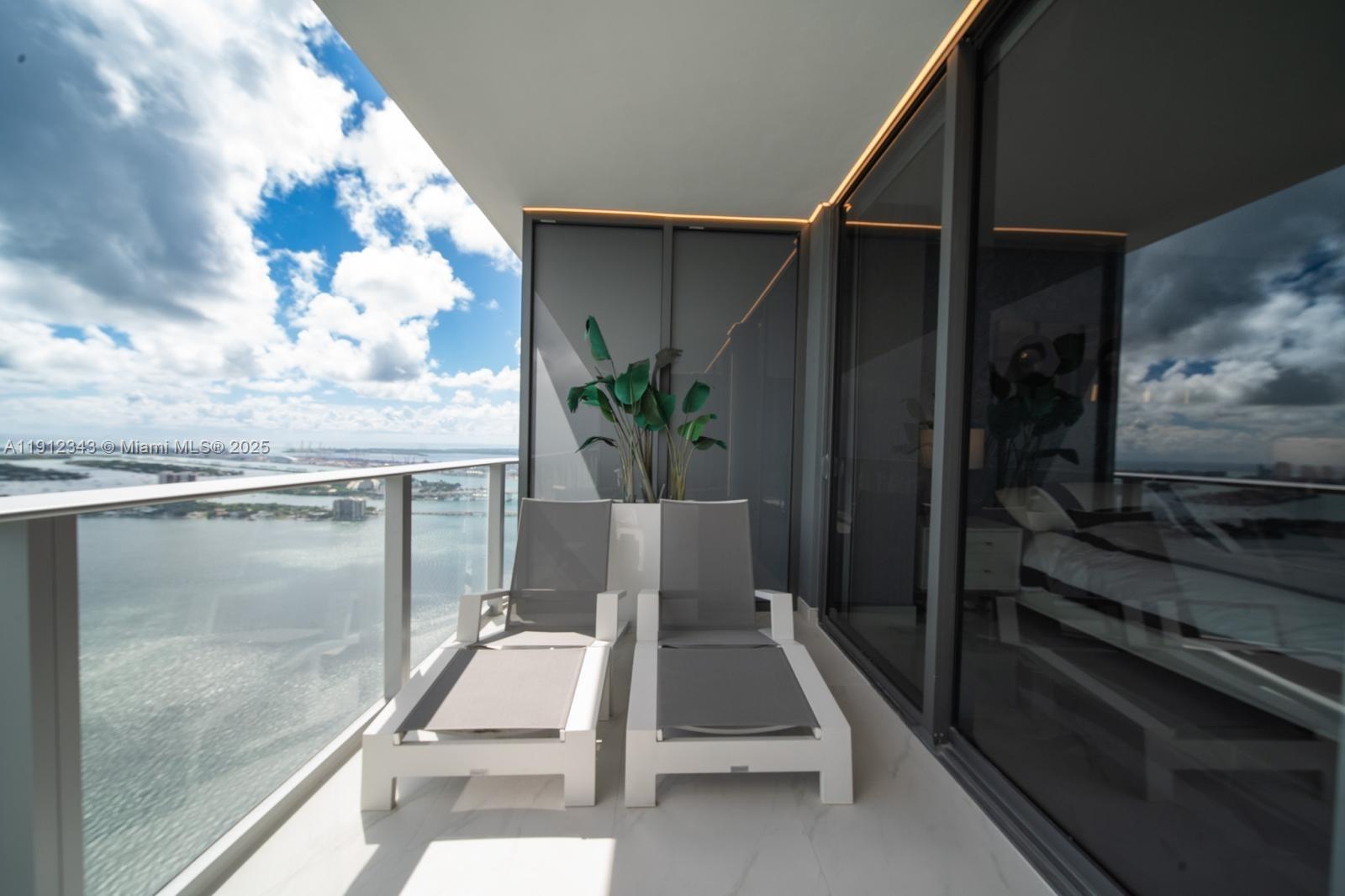 ARIA RESERVE - Residential Lease