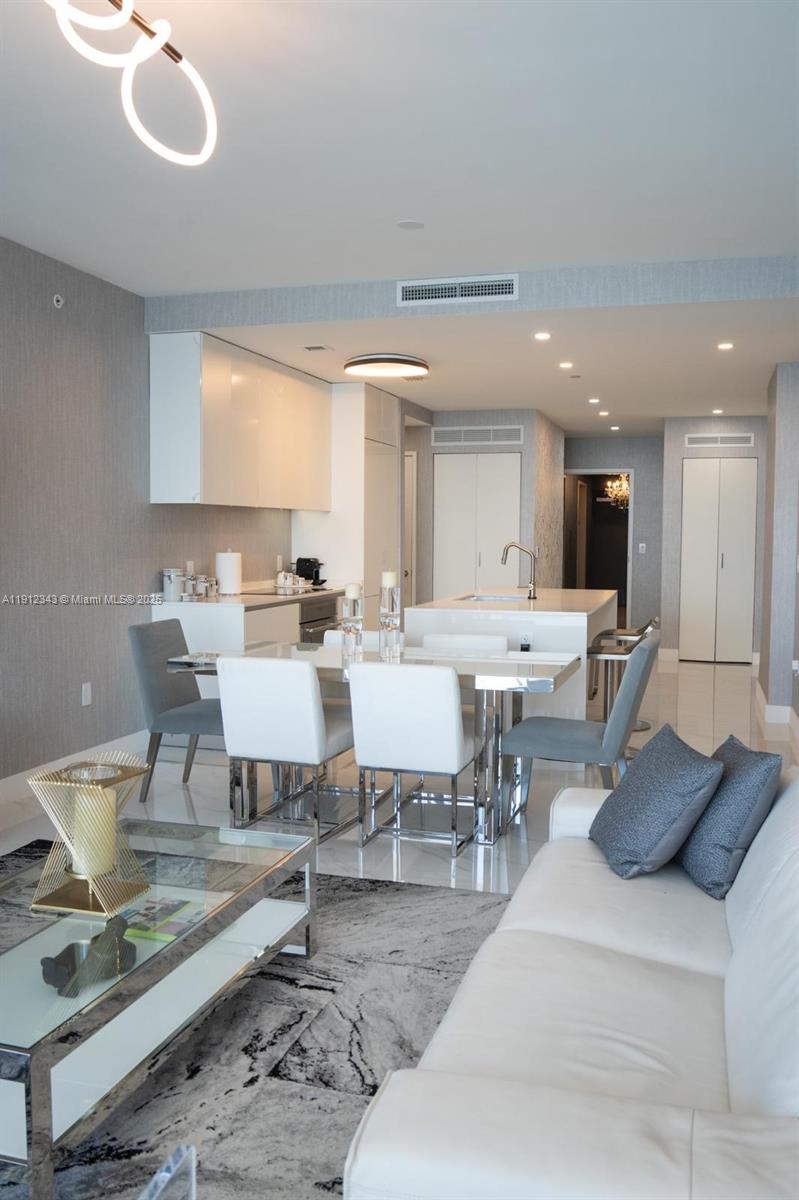 ARIA RESERVE - Residential Lease