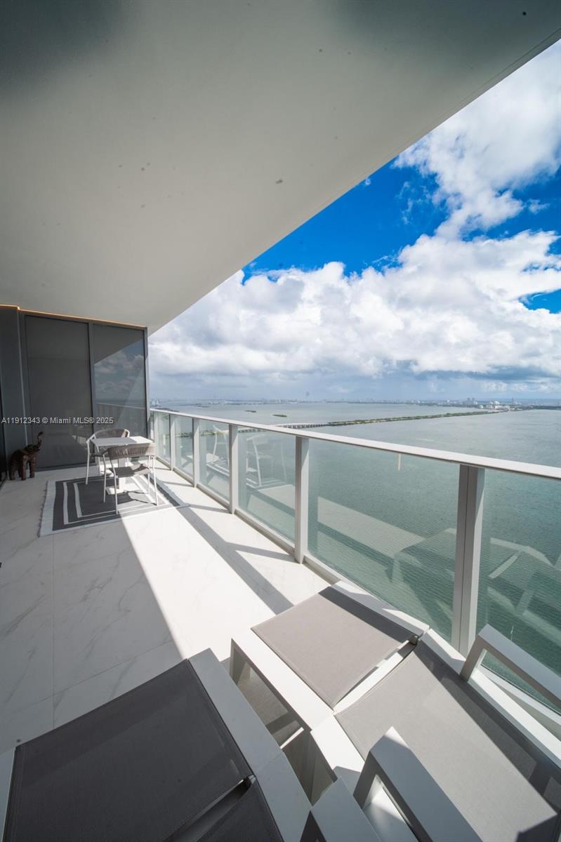 ARIA RESERVE - Residential Lease