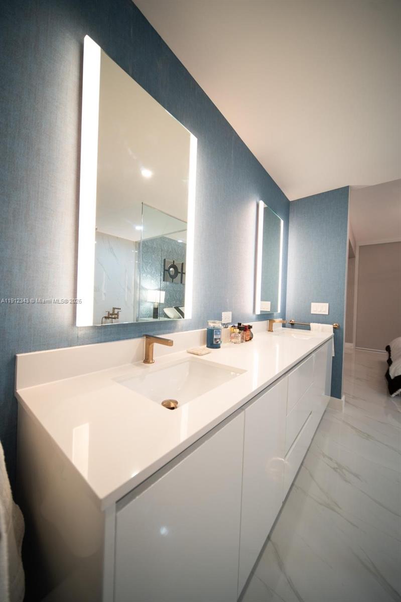 ARIA RESERVE - Residential Lease