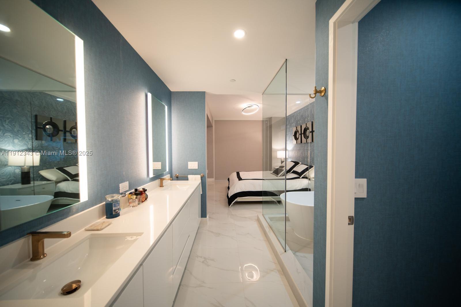 ARIA RESERVE - Residential Lease