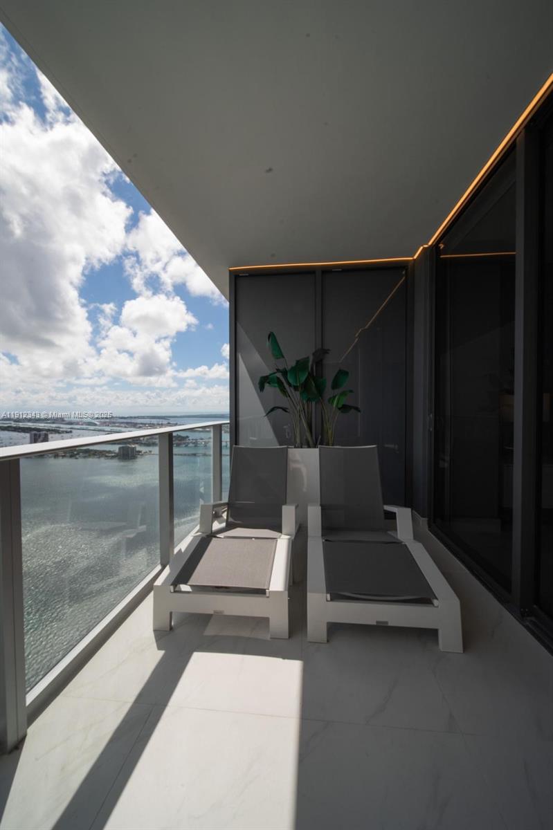 ARIA RESERVE - Residential Lease