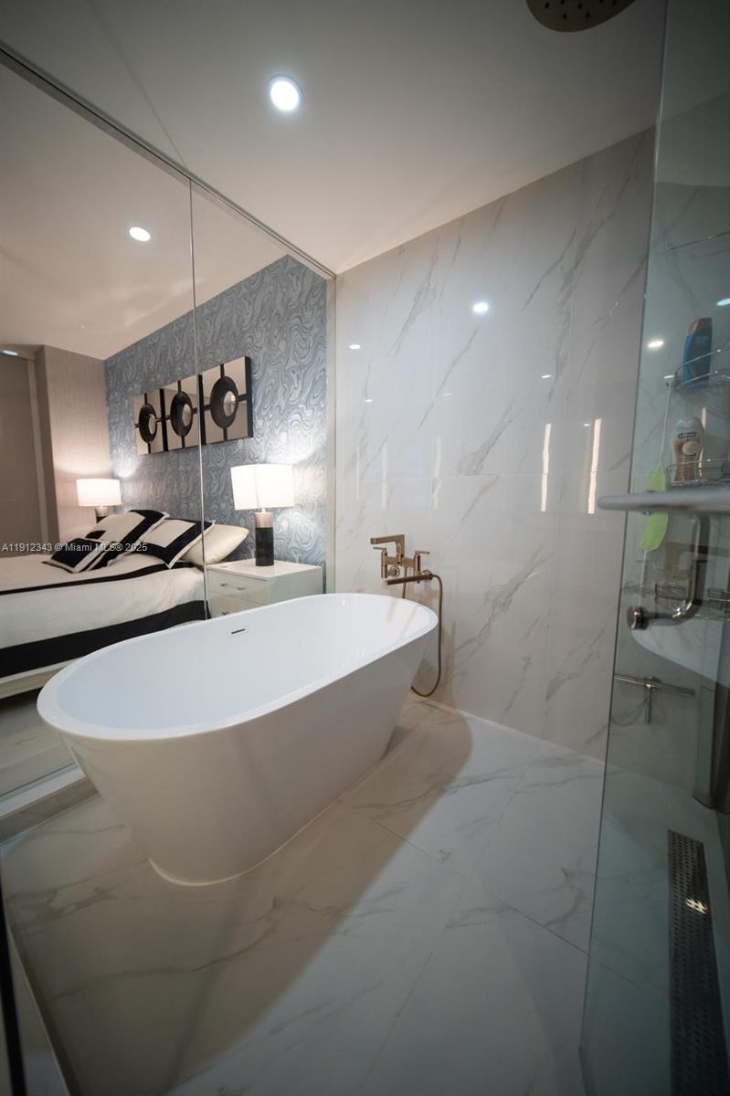 ARIA RESERVE - Residential Lease