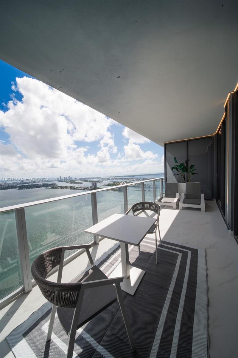 ARIA RESERVE - Residential Lease