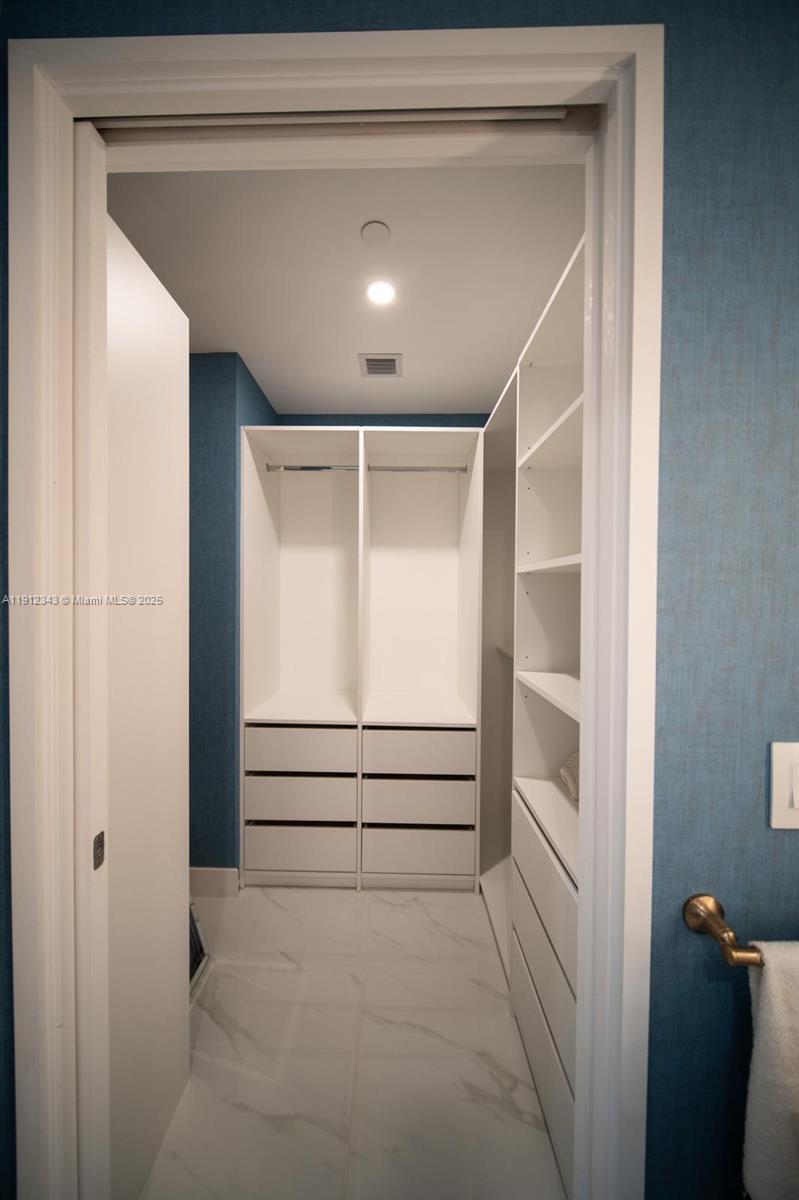 ARIA RESERVE - Residential Lease