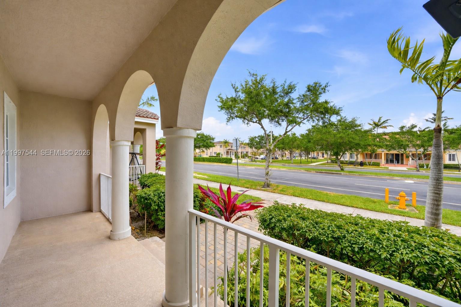 MANDARIN LAKES - Residential