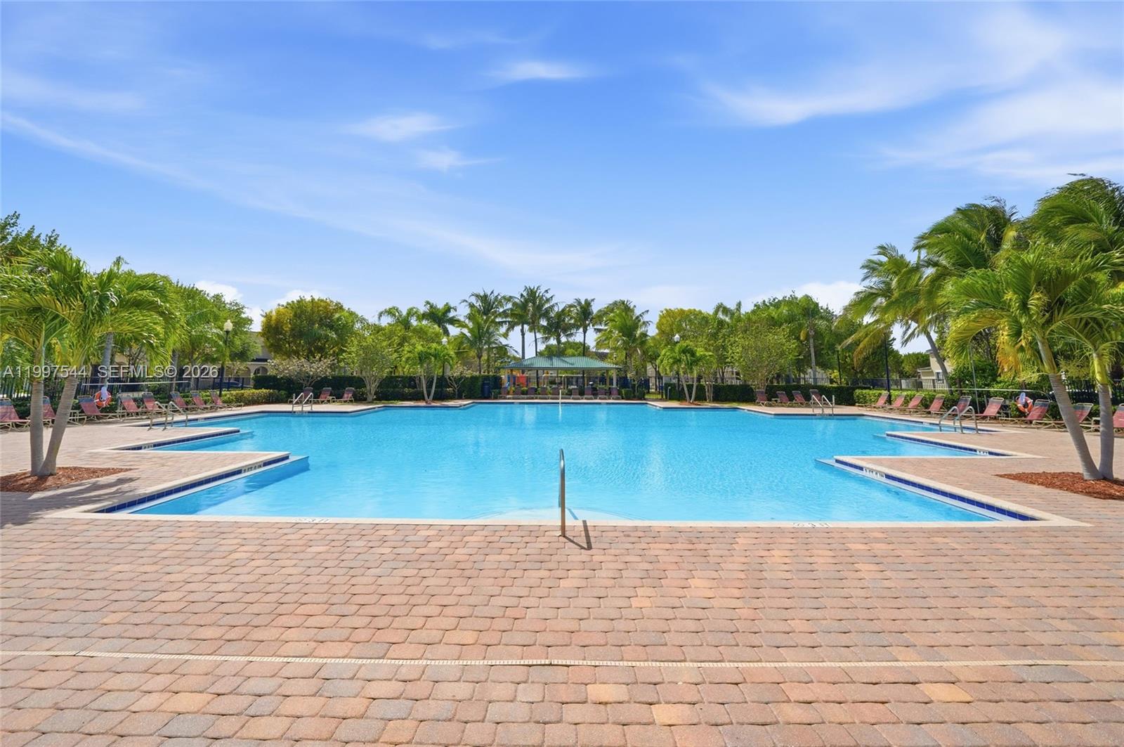 MANDARIN LAKES - Residential