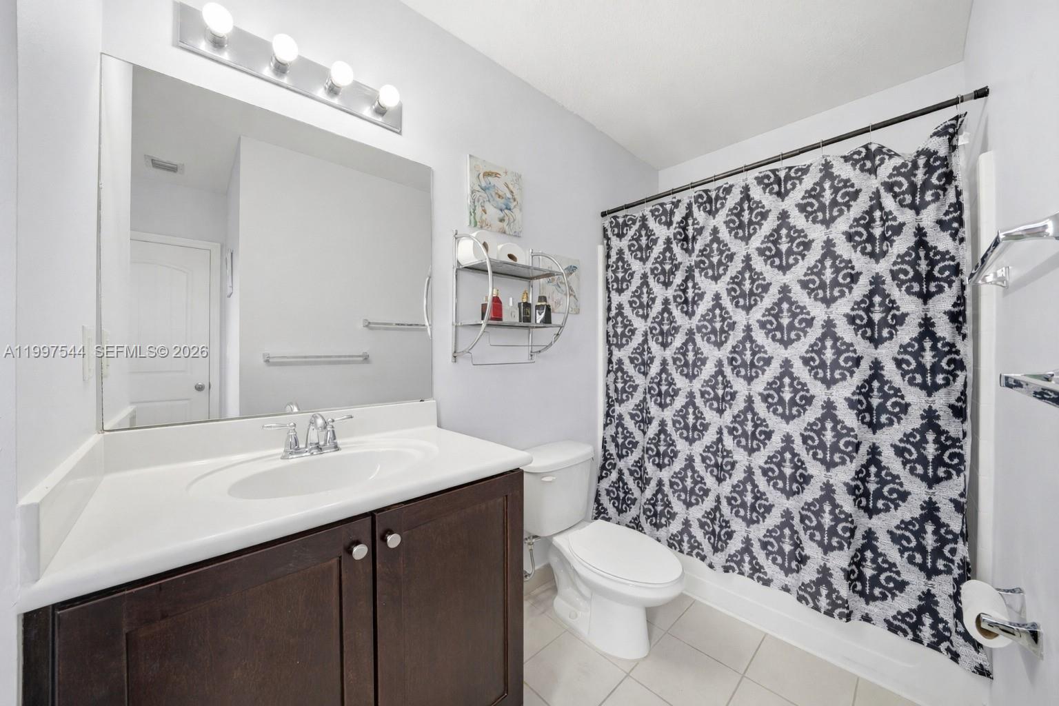 MANDARIN LAKES - Residential