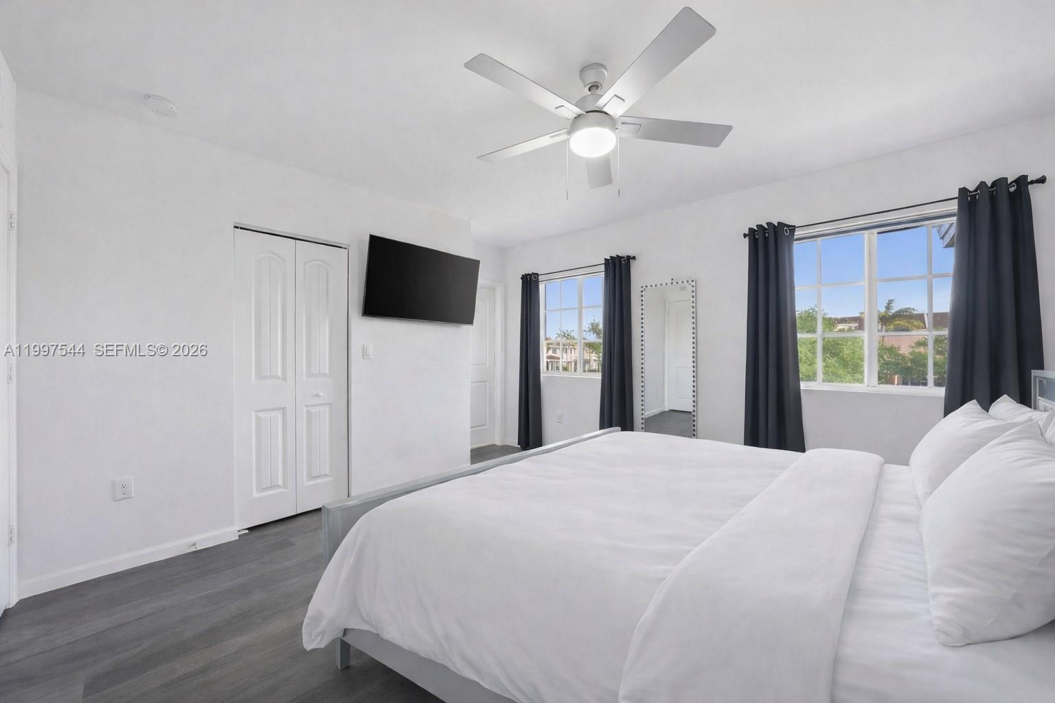 MANDARIN LAKES - Residential