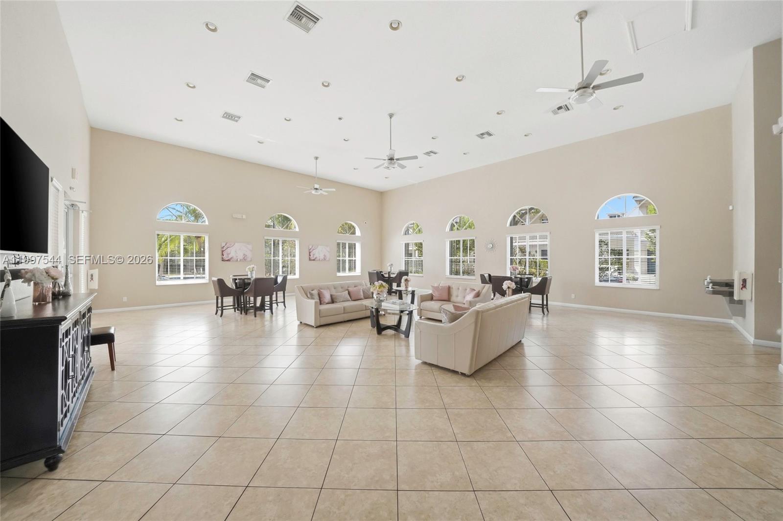 MANDARIN LAKES - Residential