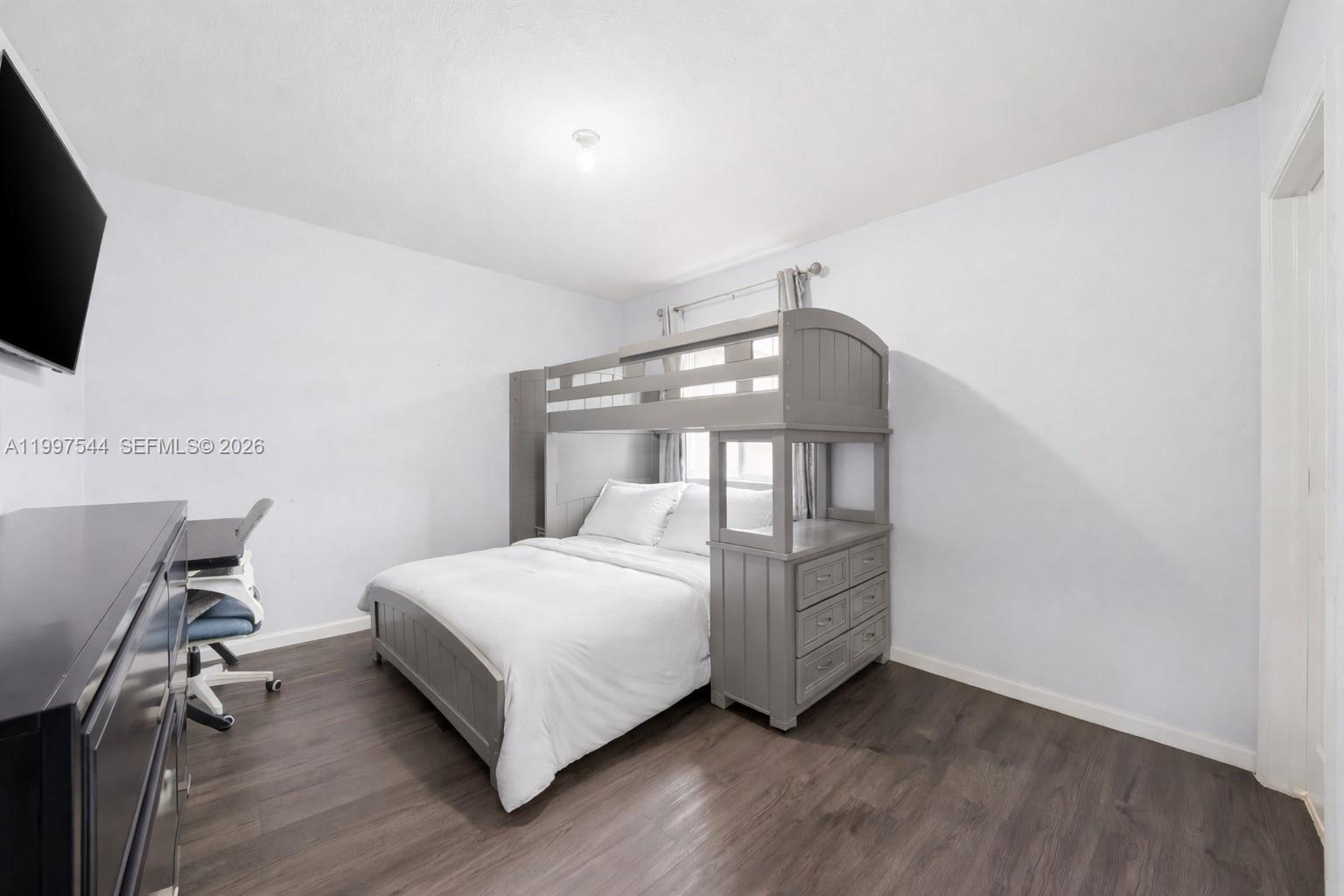 MANDARIN LAKES - Residential