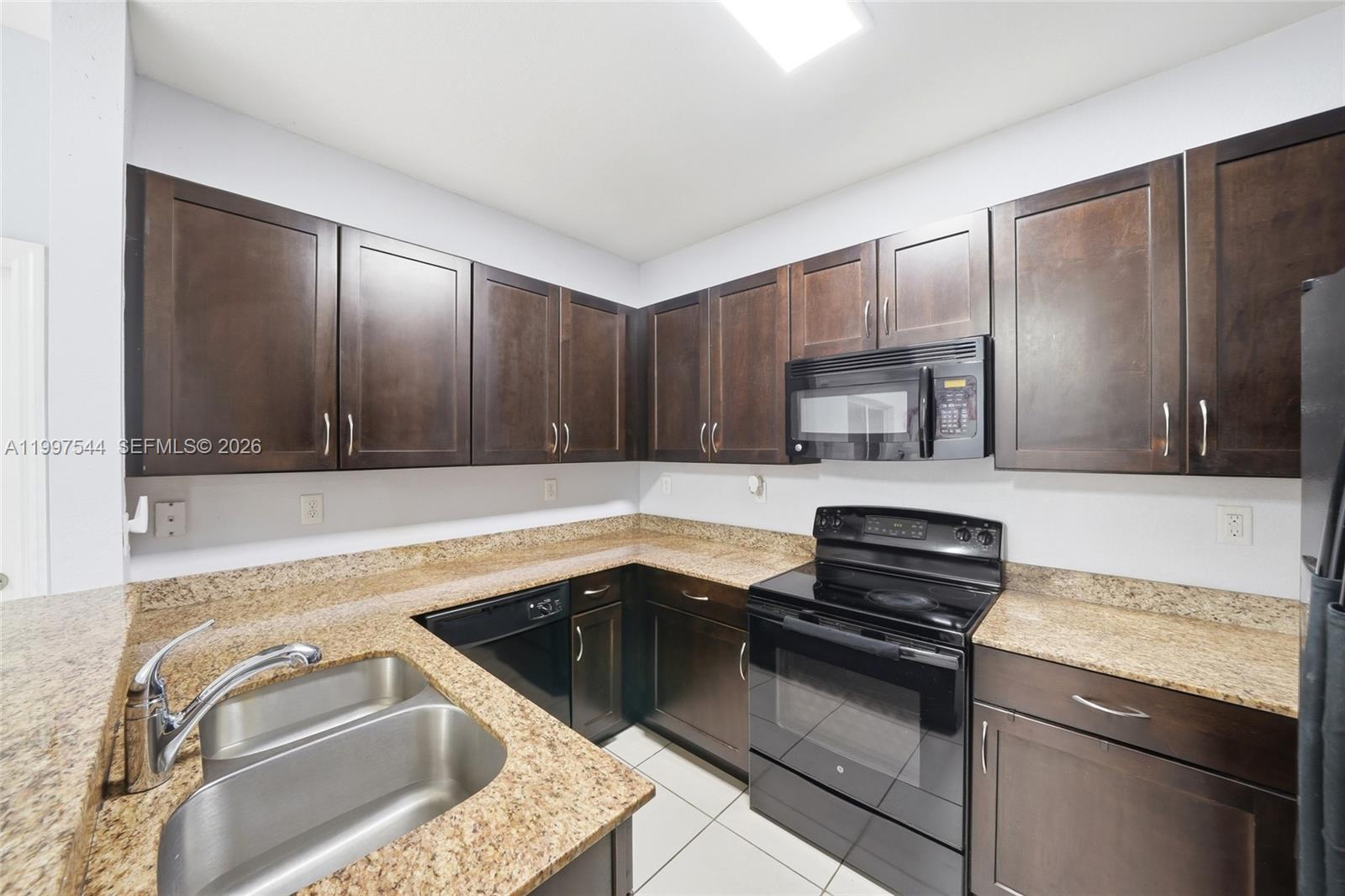 MANDARIN LAKES - Residential