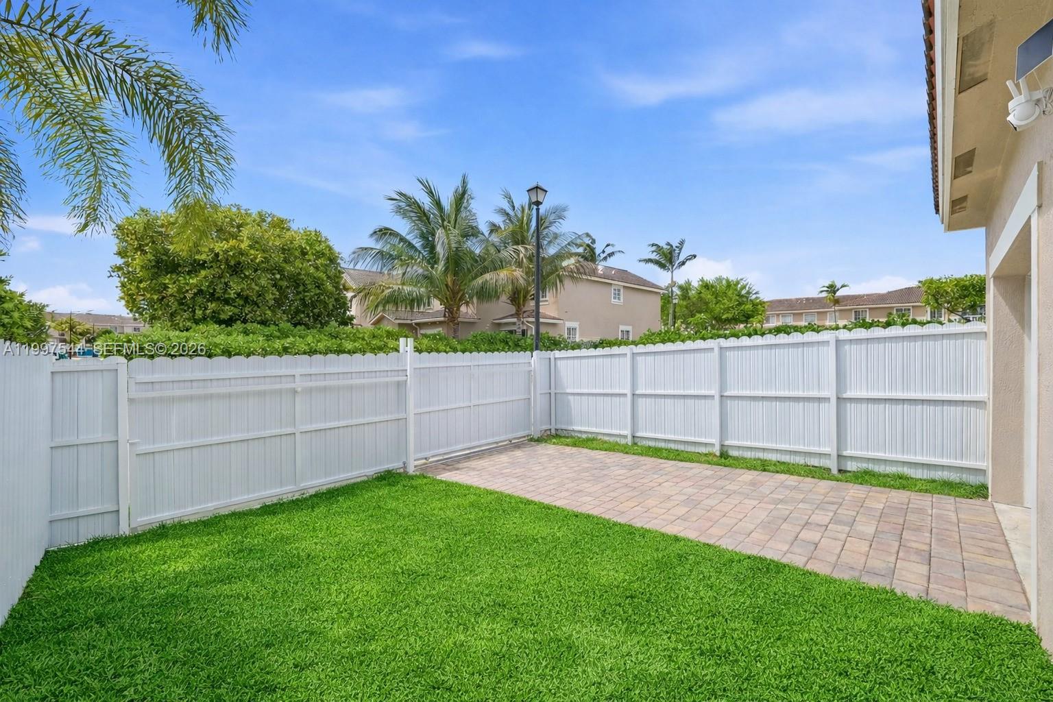 MANDARIN LAKES - Residential