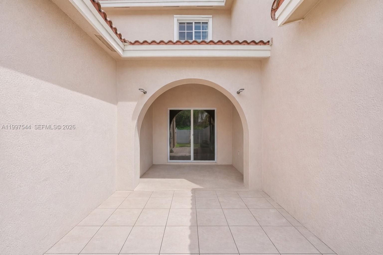 MANDARIN LAKES - Residential