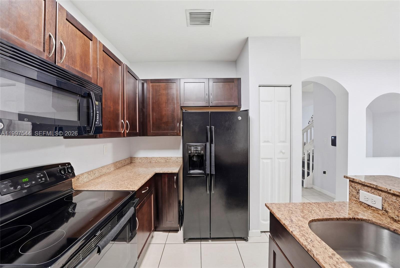 MANDARIN LAKES - Residential