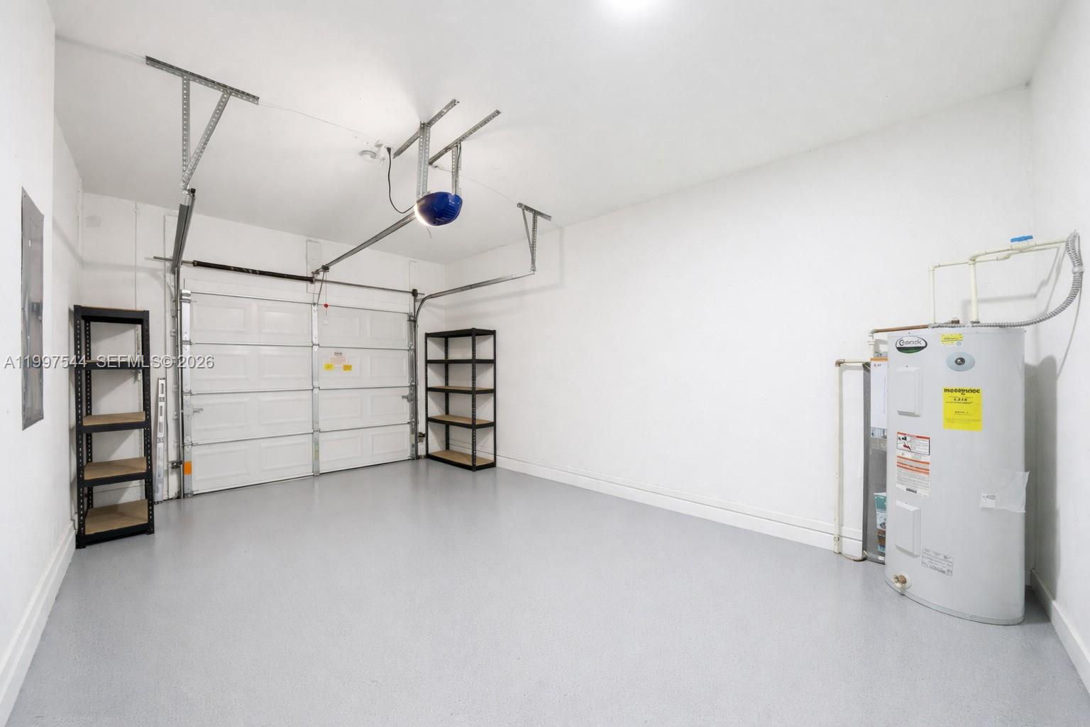 MANDARIN LAKES - Residential