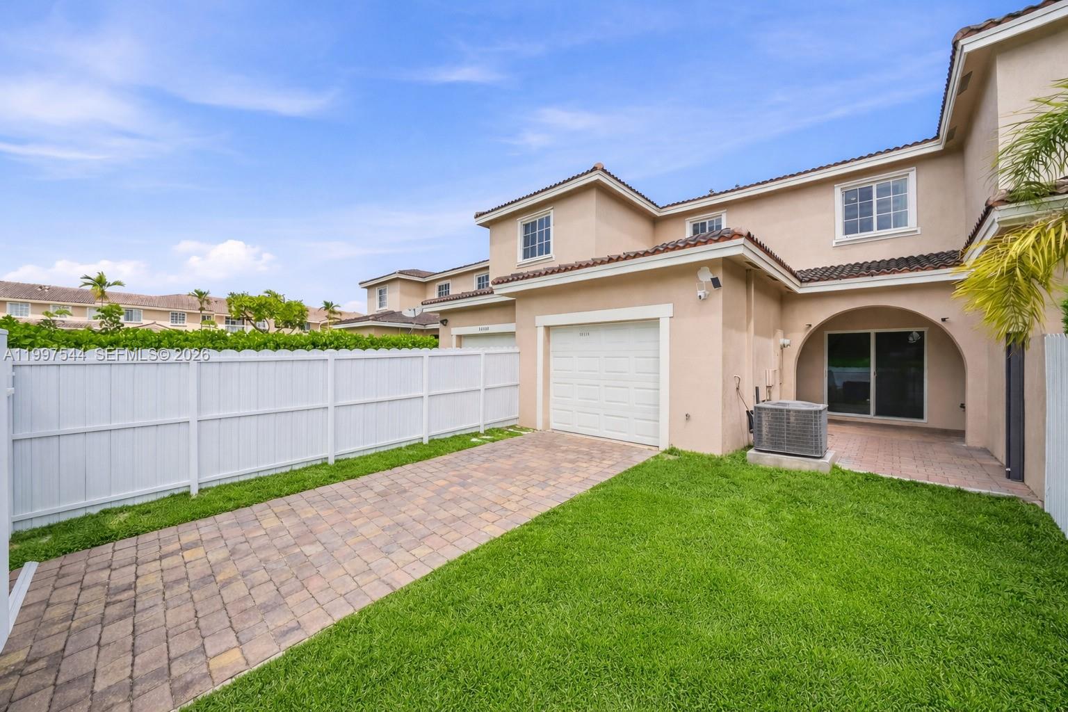 MANDARIN LAKES - Residential