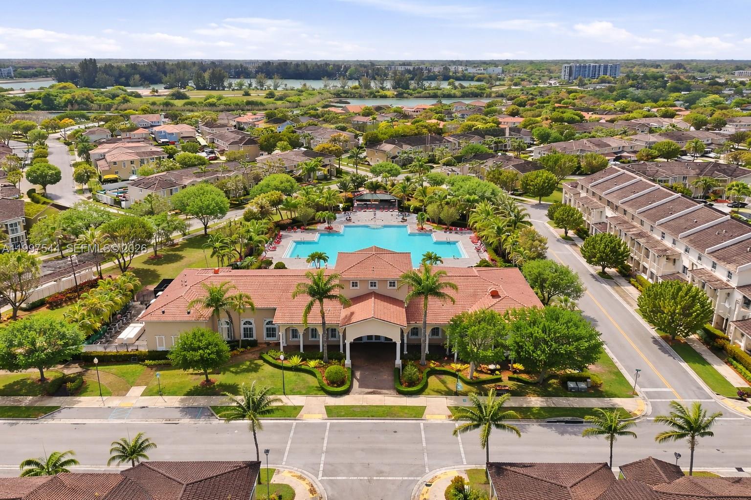 MANDARIN LAKES - Residential