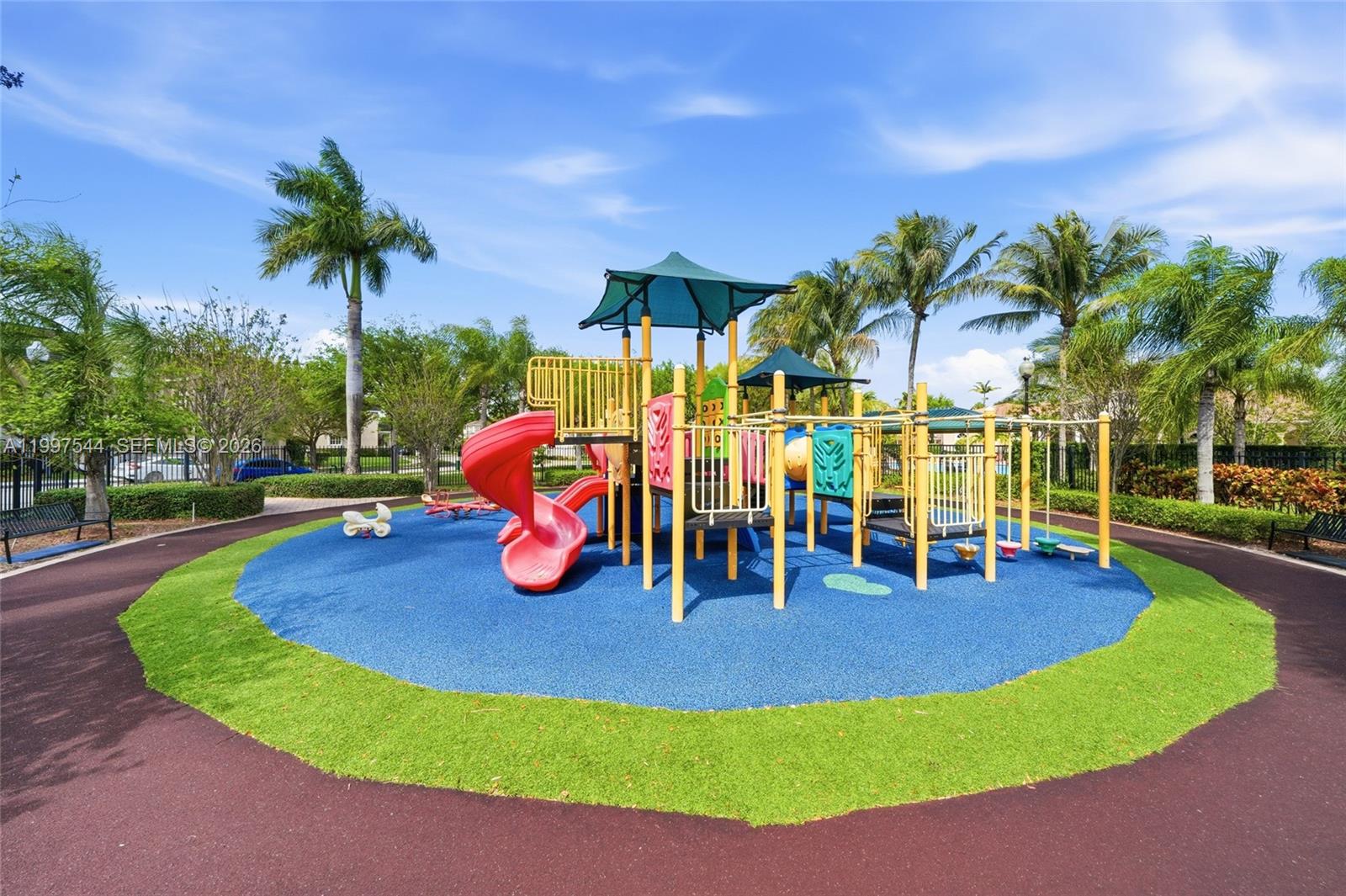 MANDARIN LAKES - Residential