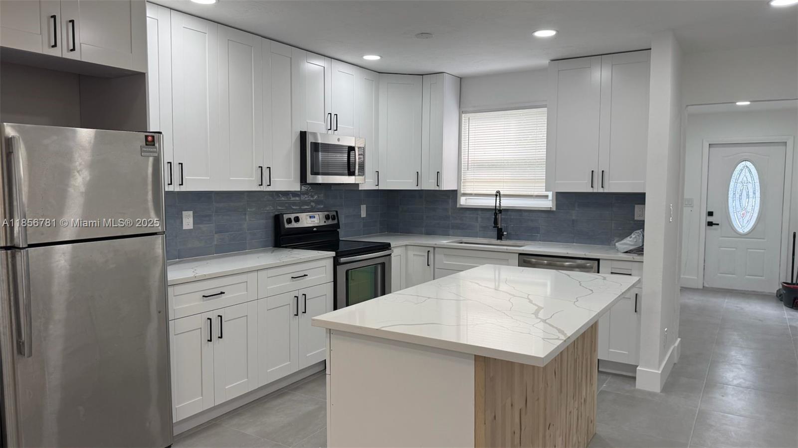 In East Hollywood, beautifully renovated 3 Bed/ 2 Bath + Den, All new!! New floors, new white Kitchen, Kitchen Island, stainless steel appliances, New bathrooms, screened Patio, Washer and dryer available for this unit.
Minutes from Downtown Hollywood, shopping, restaurants, I-95, and the beaches.