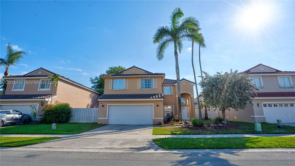 Photo of 19141 NW 12th St, Pembroke Pines, FL 33029 (MLS # A12019418)