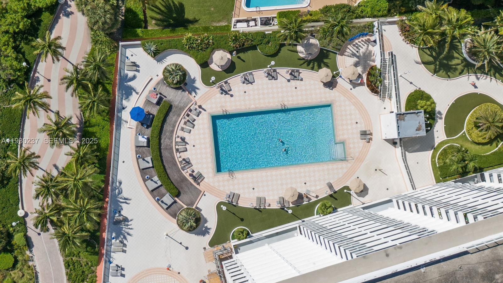 THE DECOPLAGE CONDO - Residential Lease