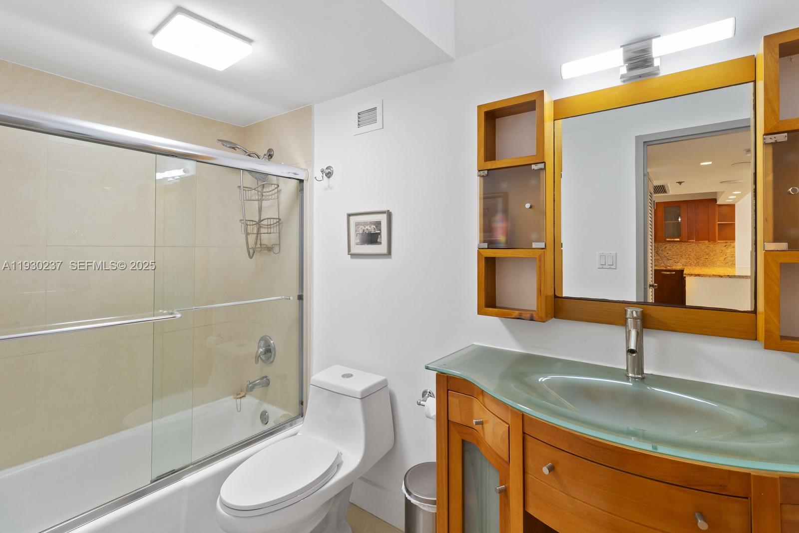 THE DECOPLAGE CONDO - Residential Lease