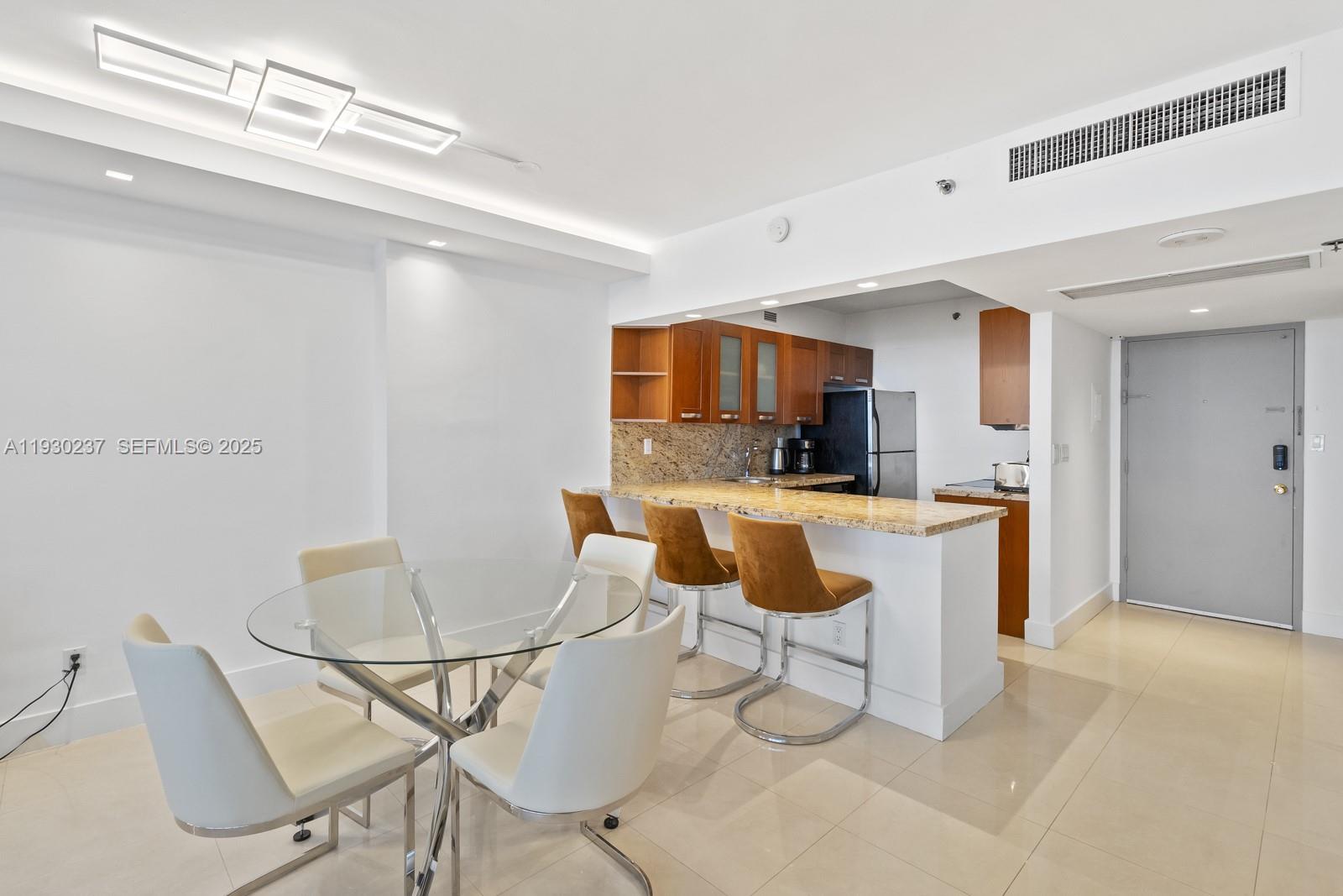 THE DECOPLAGE CONDO - Residential Lease