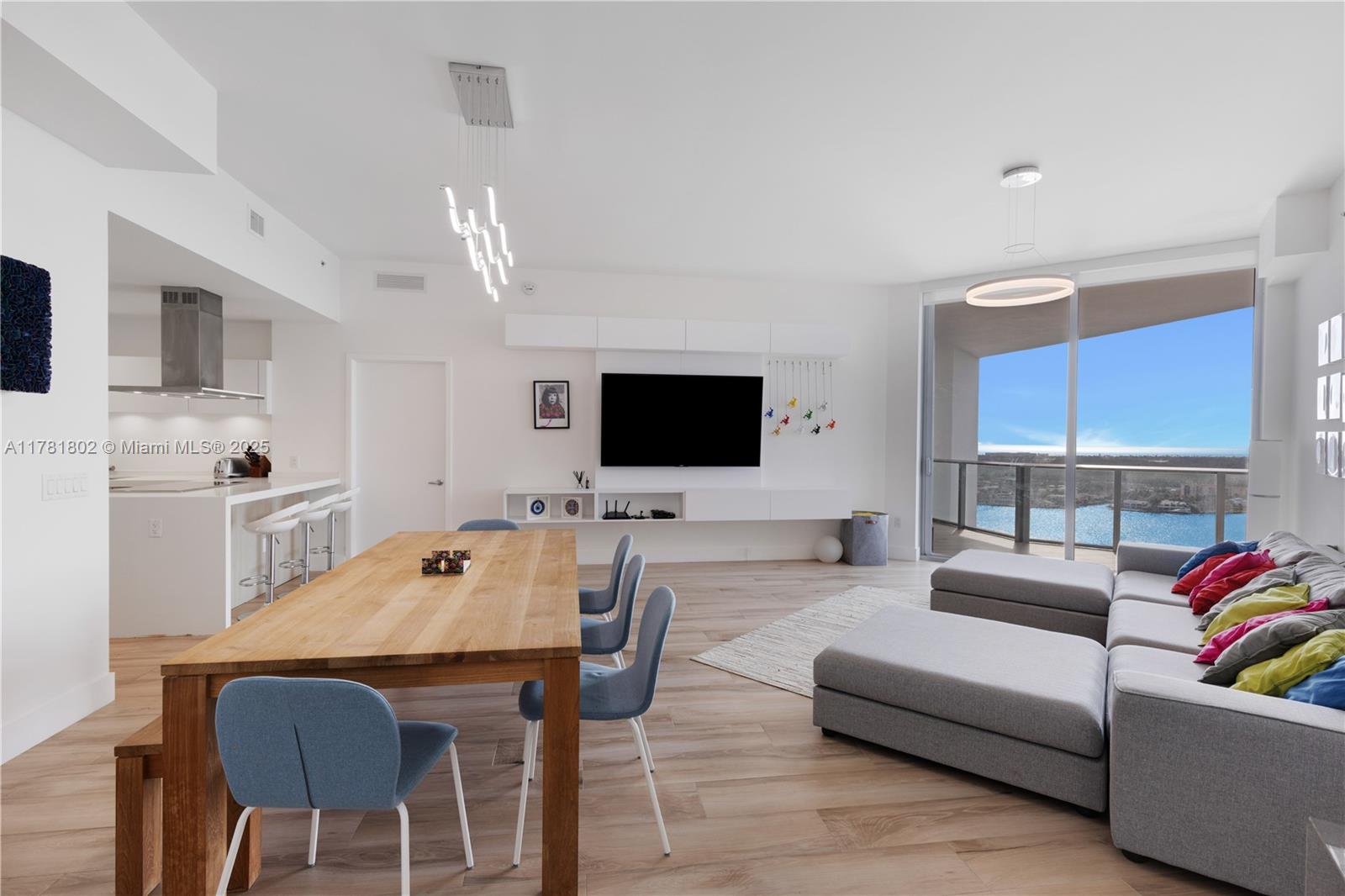 17111 Biscayne Blvd LPH8
