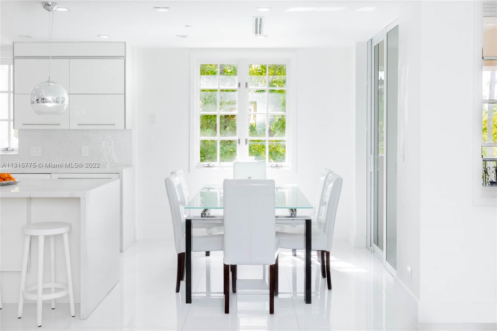 SEASIDE CONDO - Residential