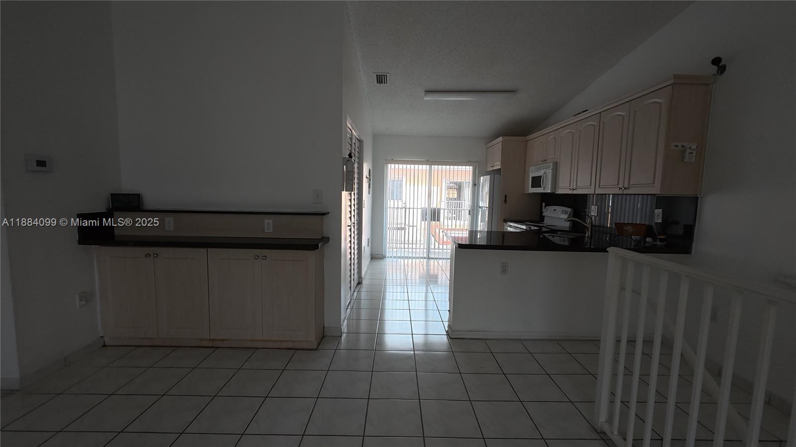 EL PRADO XVI CONDO - Residential