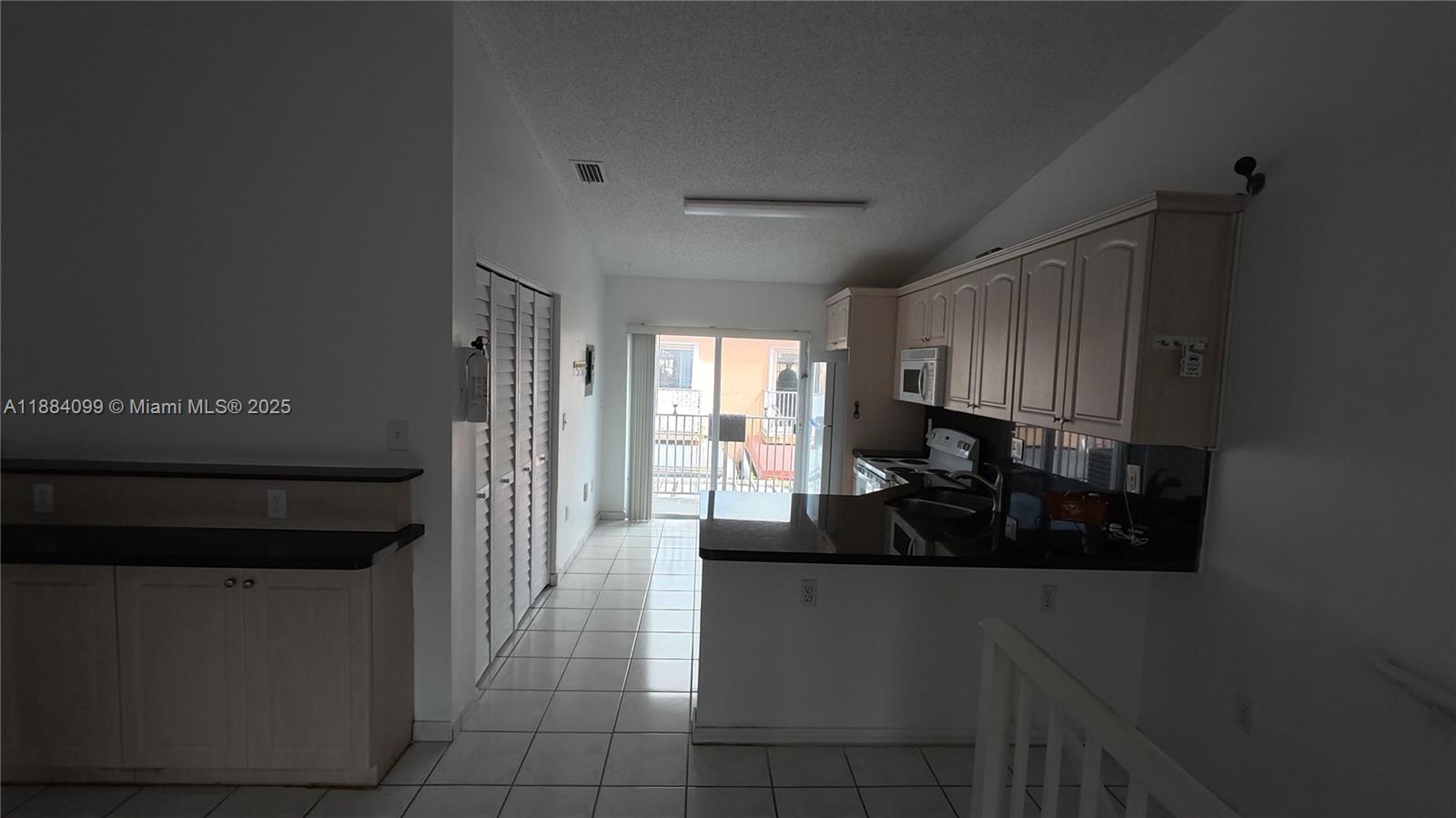 EL PRADO XVI CONDO - Residential