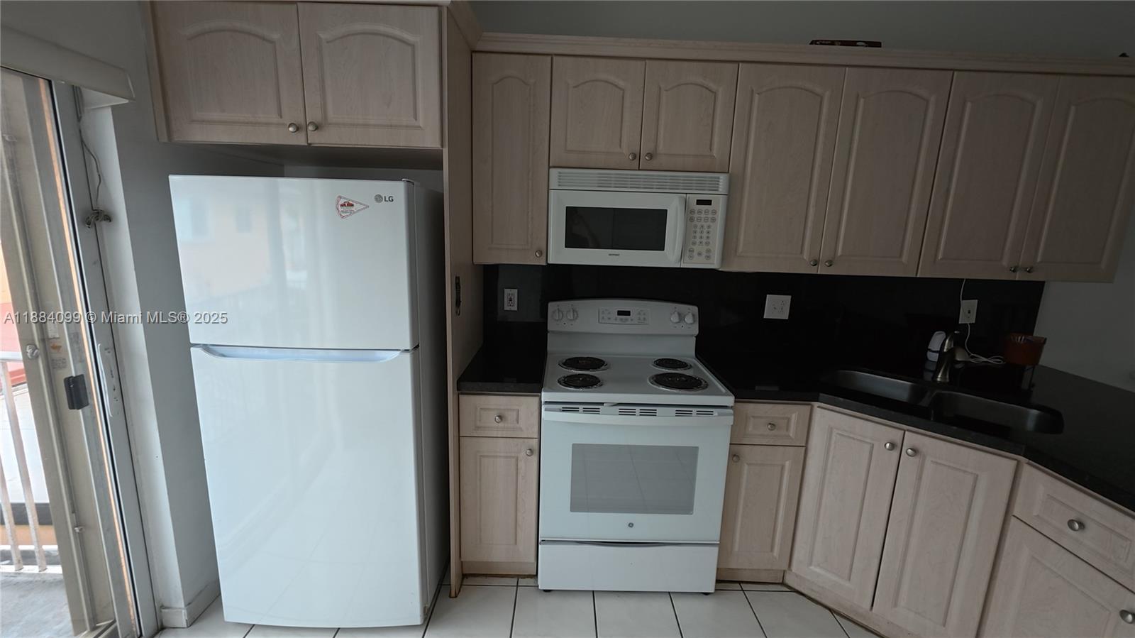 EL PRADO XVI CONDO - Residential