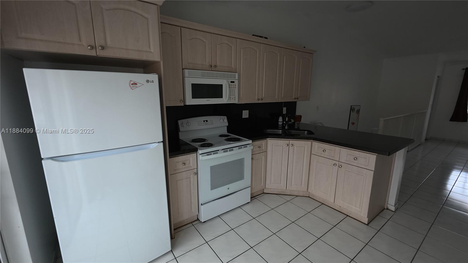 EL PRADO XVI CONDO - Residential