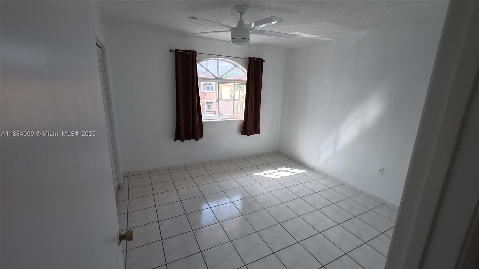 EL PRADO XVI CONDO - Residential