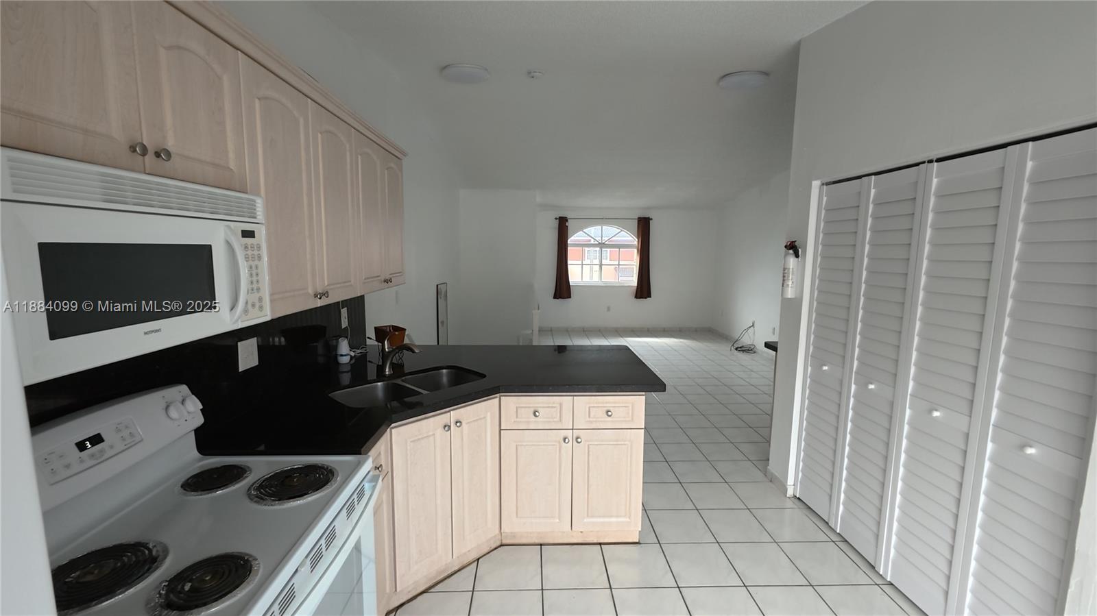 EL PRADO XVI CONDO - Residential