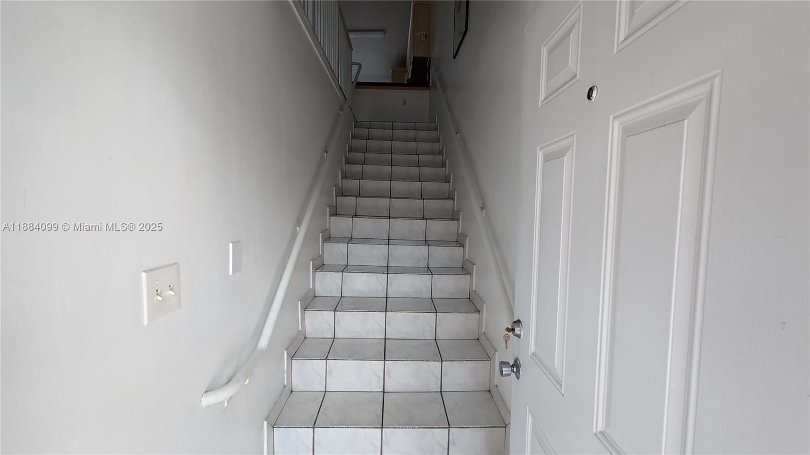 EL PRADO XVI CONDO - Residential