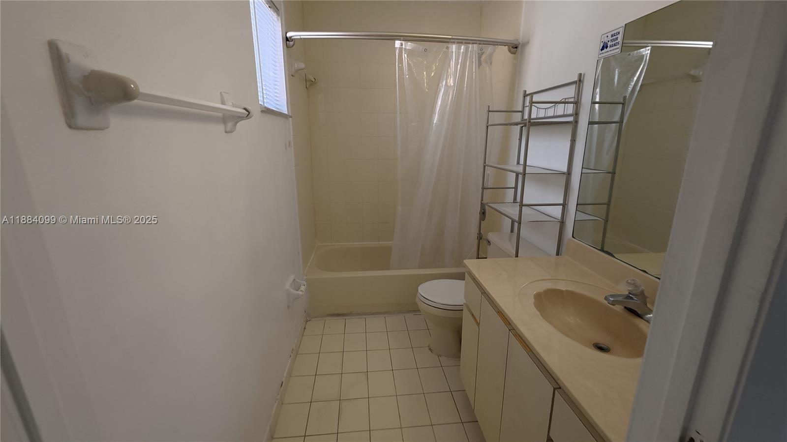 EL PRADO XVI CONDO - Residential