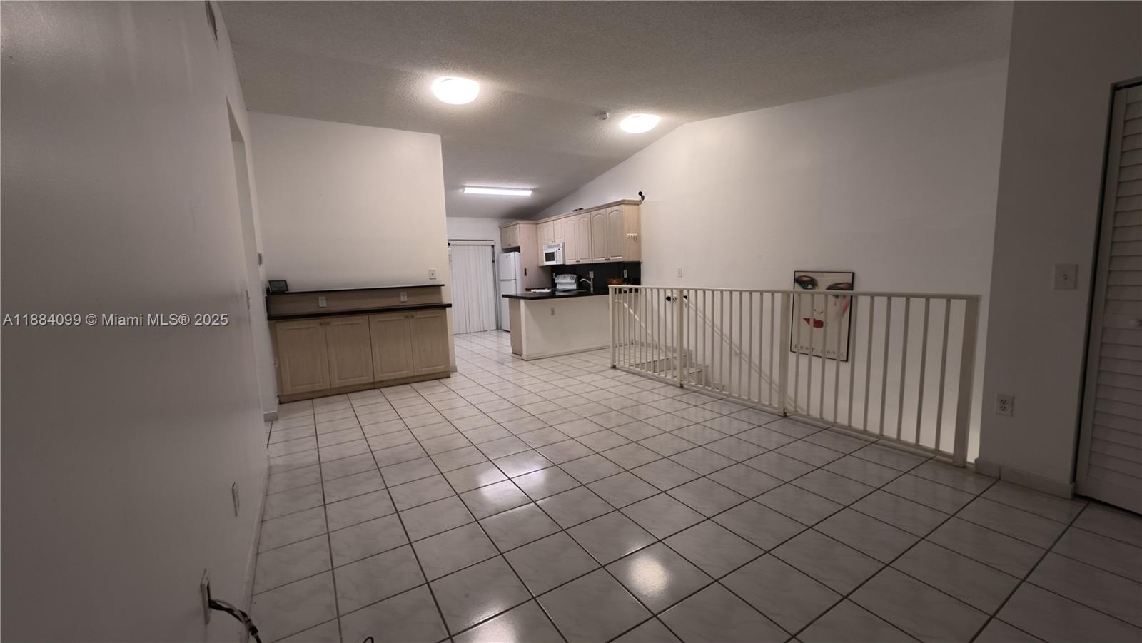 EL PRADO XVI CONDO - Residential