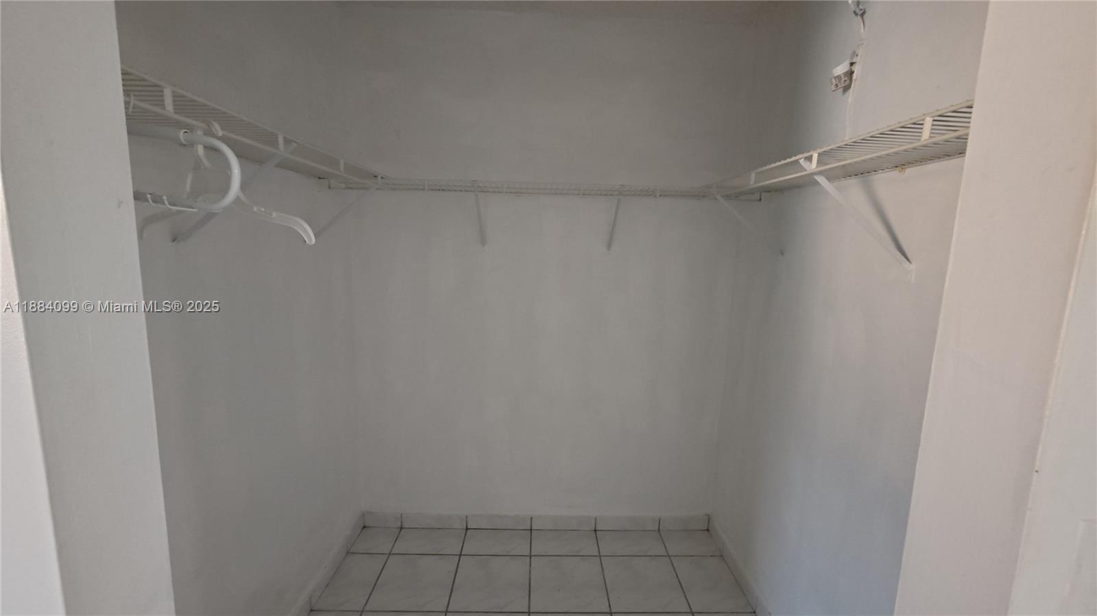 EL PRADO XVI CONDO - Residential